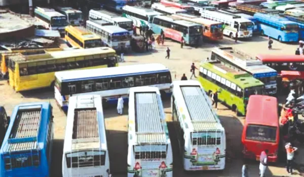 35 हजार निजी बसों का चक्का जाम