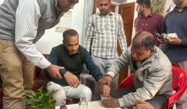 बीडीओ एक लाख की रिश्वत लेते गिरफ्तार