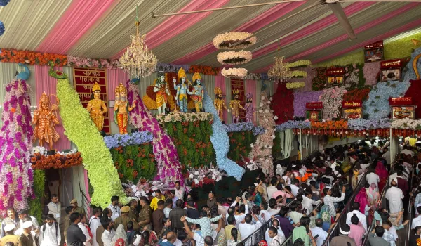 डेढ़ करोड़ के रथ पर सवार होकर भ्रमण पर निकले खाटूश्यामजी