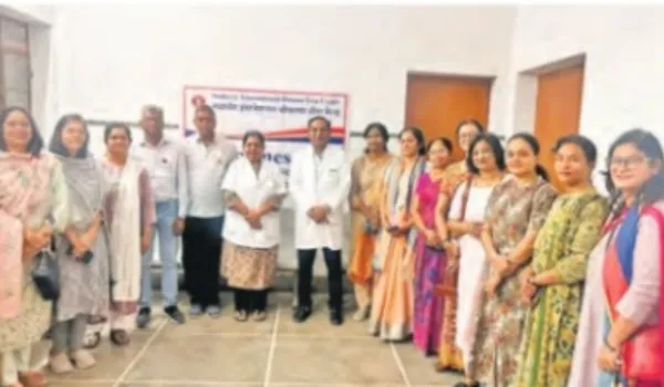 कैंसर संस्थान को विजिटर बेंच और कूलर भेंट