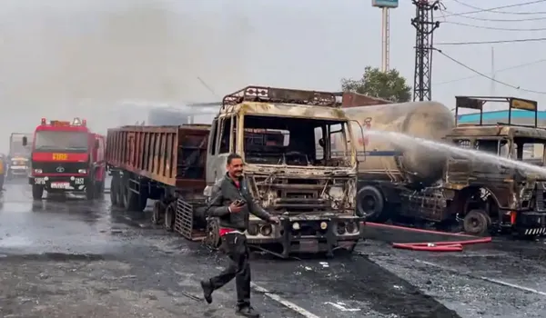 भांकरोटा टैंकर ब्लास्ट मामला इंसानियत का फर्ज निभाने वाले 25 वॉरियर्स का पुलिस मुख्यालय में सम्मान - हादसे पर बनी डॉक्यूमेंट्री फिल्म और पुस्तक का विमोचन