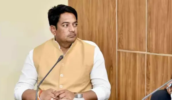 पात्र व्यक्ति योजनाओं के लाभ से वंचित न रहें: अविनाश गहलोत