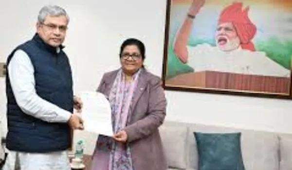 सांसद ने रेल मंत्री को सौंपा मांगपत्र