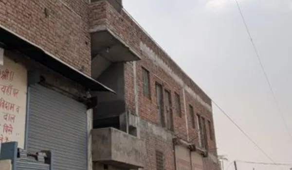 बालकनी से पानी फेंकते वक्त चपेट में आई बालिका, झुलसी