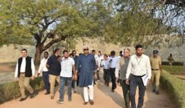 हम्पी स्मारकों का केंद्रीय मंत्री ने किया निरीक्षण
