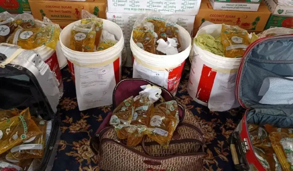 पेंट की बाल्टियों में गुजरात भेजी जा रही शराब जब्त