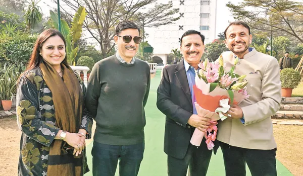 नए साल के स्वागत में पार्टी, स्नेह मिलन कर दी शुभकामनाएं