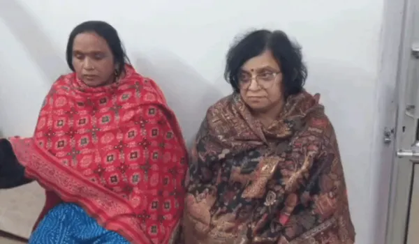 महिला दलाल सहित डॉक्टर गिरफ्तार