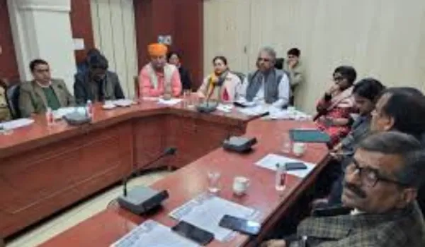 चिकित्सा मंत्री ने ली बैठक कार्य पूरे करने के दिए निर्देश