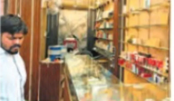 आईफोन सहित 60 मोबाइल ले गए चोर