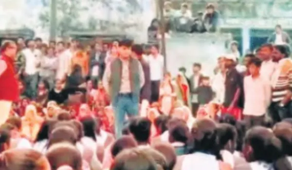 झुका प्रशासन, लेक्चरर को दोबारा लगाया