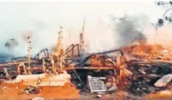 झोपड़ी में लगी आग... नकदी, जेवरात व अनाज जला