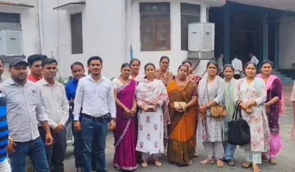 व्यावसायिक शिक्षकों ने की मानदेय के भुगतान की मांग