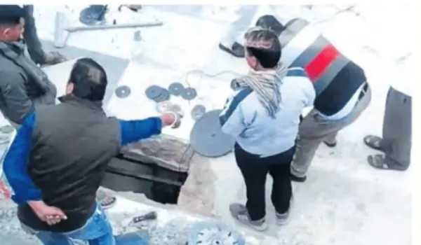 छत तोड़कर बैंक में घुसे चोर, दो लॉकर तोड़े... सोना-चांदी चुराया