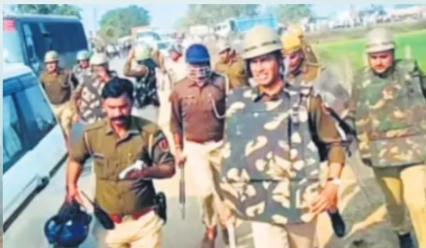 ग्रामीणों का पथराव कई पुलिसकर्मी घायल, वाहन क्षतिग्रस्त