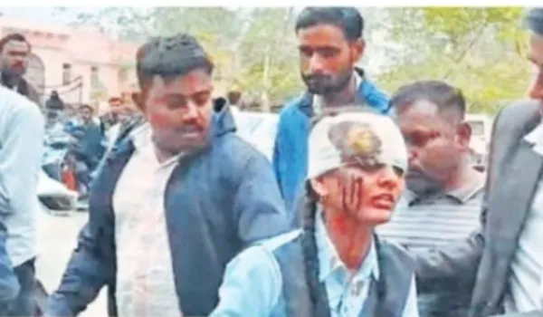 गणतंत्र दिवस का कार्यक्रम देख लौट रहे बच्चों से भरी पिकअप पलटी, 44 घायल