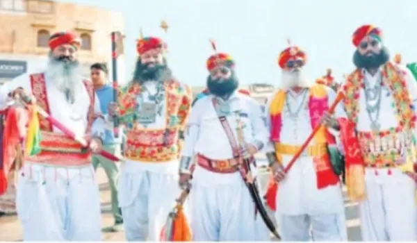 मरु महोत्सव... कुसुम मिस मूमल तो मनीष बने मिस्टर डेजर्ट