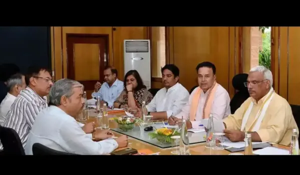 मुकदमों और मृतकों के परिजनों को नौकरी देने की रिपोर्ट मांगी