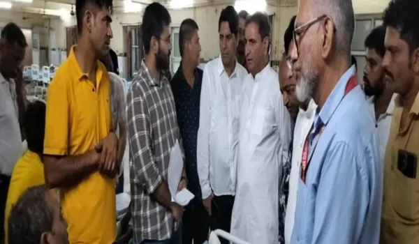 अस्पताल में घायलों से मिले धर्मेंद्र राठौड़