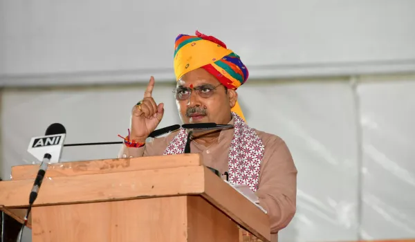 सरकार गरीब को गणेश मानकर कर रही है सेवा