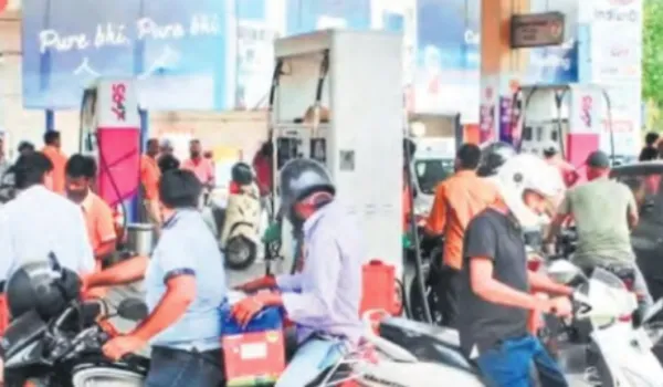 दिल्ली में पुराने वाहनों के लिए ईंधनबंदी टली