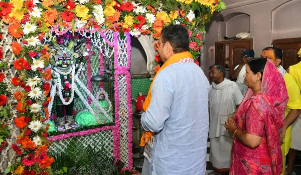 डबल इंजन सरकार मंदिर-तीर्थ विकास को प्रतिबद्ध