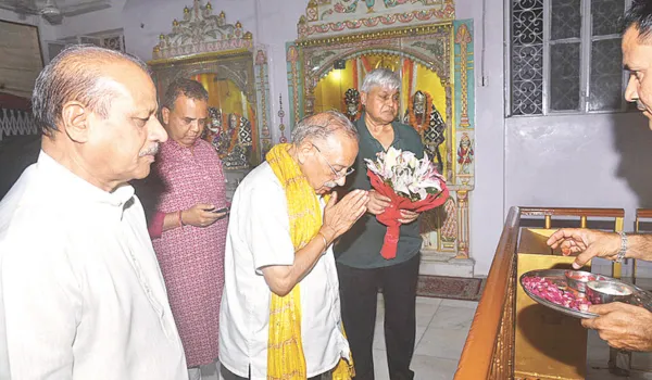 विष्णु भगवान का अभिषेक... भजनों से रिझाया, महाआरती के बाद लगाया भोग