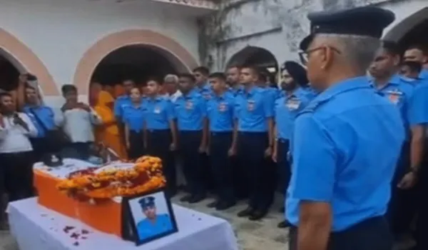 शहीद पायलट को अंतिम विदाई, दर्शनों के लिए उमड़ पड़े ग्रामीण