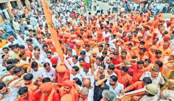 अमर्यादित टिप्पणी पर भड़का संत समाज... निकाली रैली