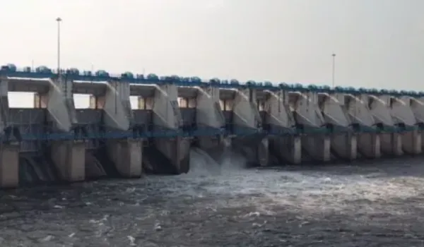 गेट नम्बर 10 खोलकर 6 हजार क्यूसेक पानी की निकासी