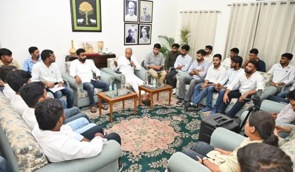 गहलोत, पूनियां से मिले छात्र नेता सियासी गलियारों में बढ़ी हलचल