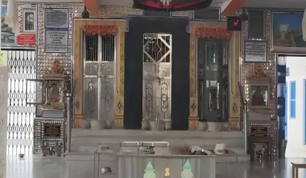 400 साल पुरानी पार्श्वनाथ की प्रतिमा व चांदी के छत्र चोरी
