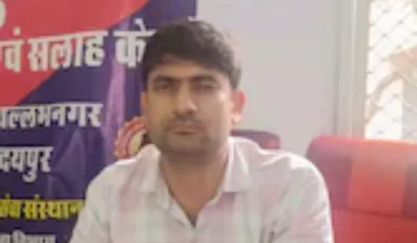 पटवारी को 10 हजार की रिश्वत लेते पकड़ा