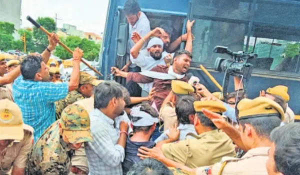छात्रसंघ चुनाव बहाली को लेकर फूटा छात्रों का गुस्सा