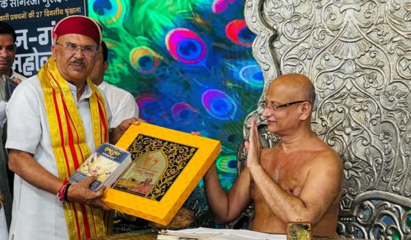देवनानी ने पुलक सागर से लिया आशीर्वाद