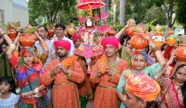 दिल्ली में धूमधाम से निकली तीज की सवारी