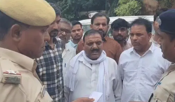 युवक की पुलिस कस्टडी में मौत, परिजनों का विरोध-प्रदर्शन