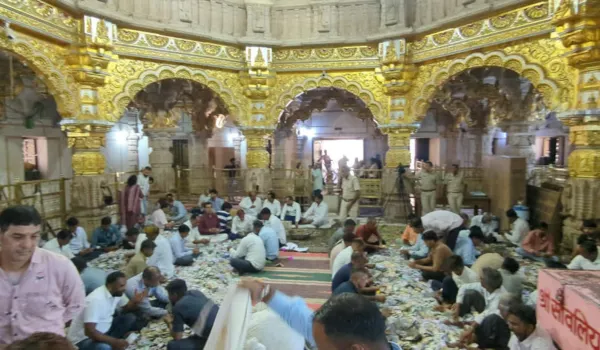 तीसरे चरण में गिने गए 7.63 करोड़ रुपए
