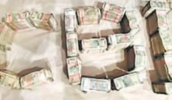 दिल्ली PWD के एक्सईएन को CBI ने तीस हजार की घूस लेते किया गिरफ्तार