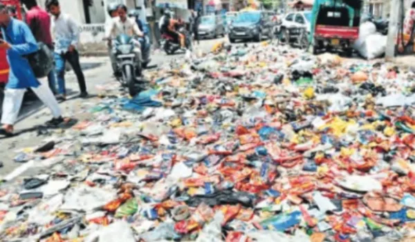 चार दिन से से नहीं उठा कचरा, लगा ढेर गली-मोहल्लों