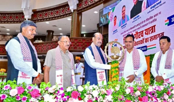 लोकतंत्र के पहरेदारों ने साझा किए 75 साल के सुनहरे सफर के पल