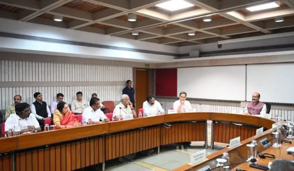 संसद के रण से पहले सियासी मंथन, सरकार ने मांगा सहयोग