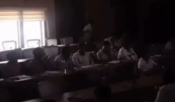 ऊर्जा मंत्री की बैठक के दौरान छह मिनट तक बिजली गुल