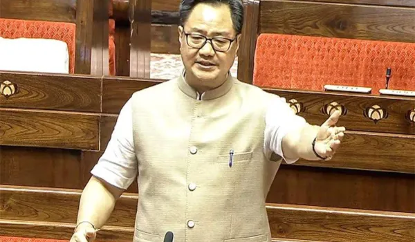 सरकार बोली- चर्चा को तैयार, मंत्री के इस्तीफे पर अड़ा विपक्ष