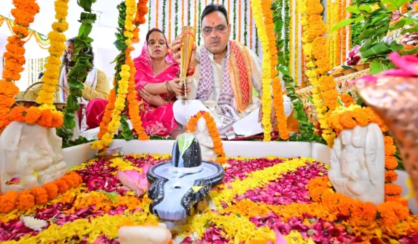हर-हर महादेव के जयकारों से गूंजे शिवालय