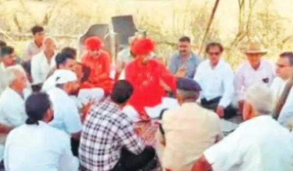 हिरणों के शव डीप-फ्रिज में रख धरने पर बैठे ग्रामीण