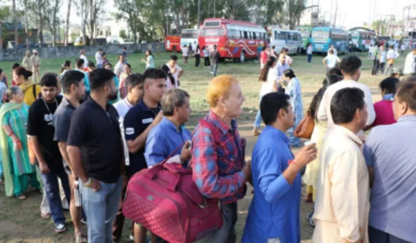 60 बसों में खीर भवानी मेले के लिए रवाना हुआ कश्मीरी पंडितों का काफिला
