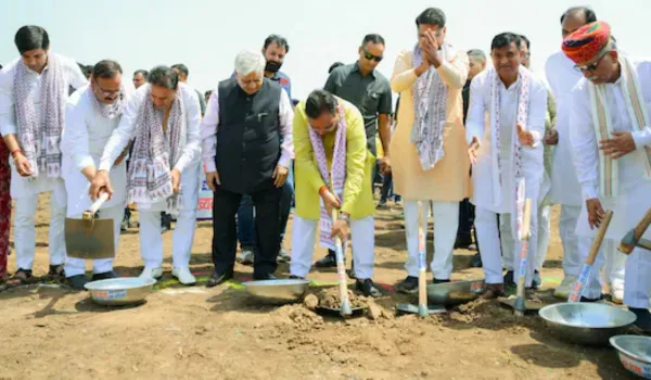 रामगढ़ बांध में श्रमदान से CM ने की 'वंदे गंगा' की शुरुआत