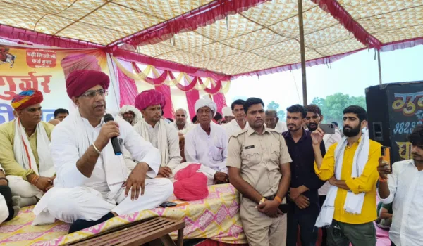 सरकार से बंद कमरे में नहीं समाज के सामने होगी बात