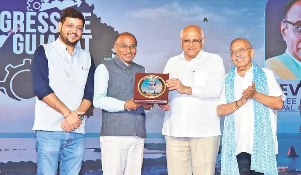 'प्रोग्रेसिव गुजरात' में दिखा विकास का रोडमैप